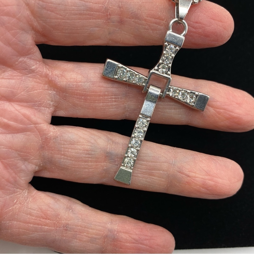 Silver Tone Unisex Rhinestone Christian Cross Pendant On Chain